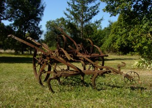 La Roche - Front Garden with Plough